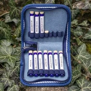 Taschenapotheke Jeans blaue Röhrchen